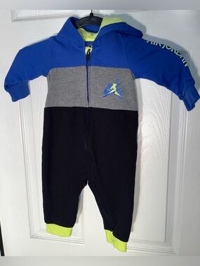 Nike JORDAN HOODED JUMPSUIT FOR TODDLER Size 12